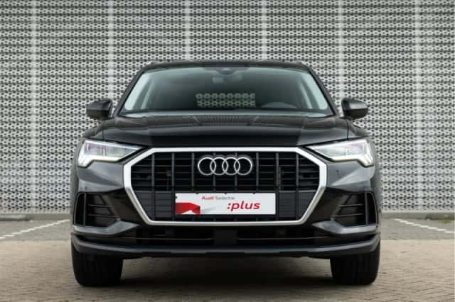 Audi Q3 (2022) thumbnail 2
