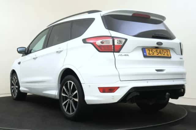 Ford Kuga (2019) thumbnail 4