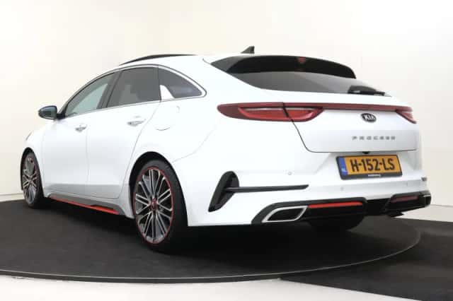 Kia Proceed (2020) thumbnail 4