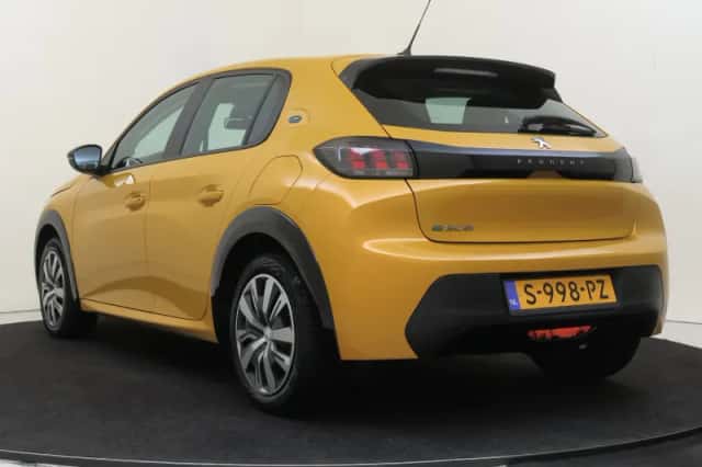 Peugeot e-208 (2023) thumbnail 4
