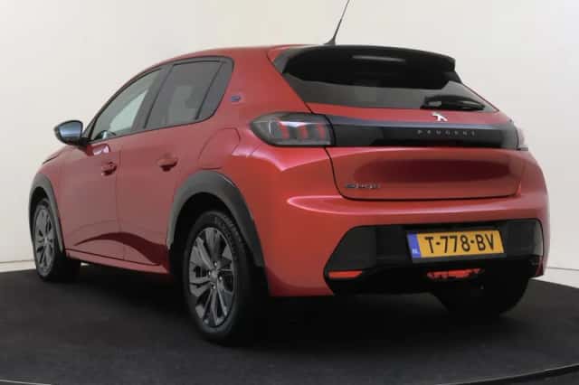 Peugeot e-208 (2023) thumbnail 4