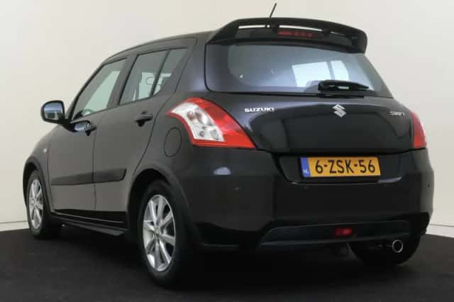 Suzuki Swift (2015) thumbnail 4