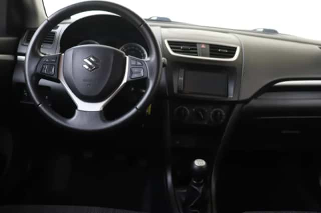 Suzuki Swift (2015) thumbnail 5