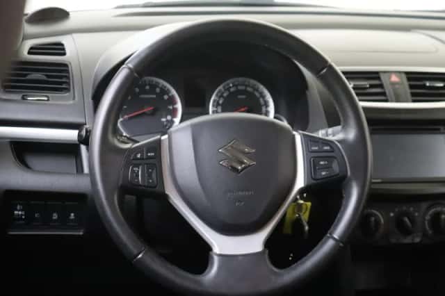 Suzuki Swift (2015) thumbnail 6