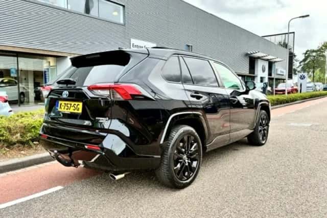 Toyota RAV4 (2021) thumbnail 4