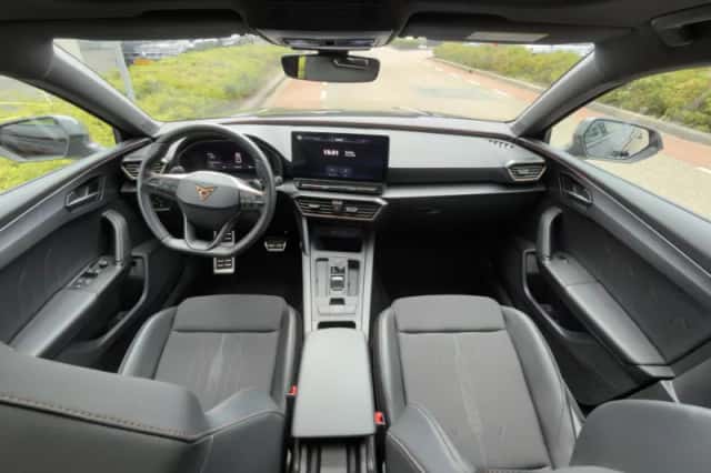 CUPRA Leon (2023) thumbnail 3
