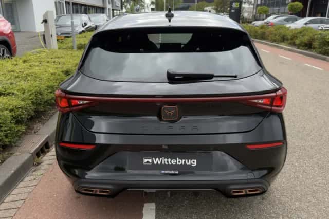 CUPRA Leon (2023) thumbnail 6
