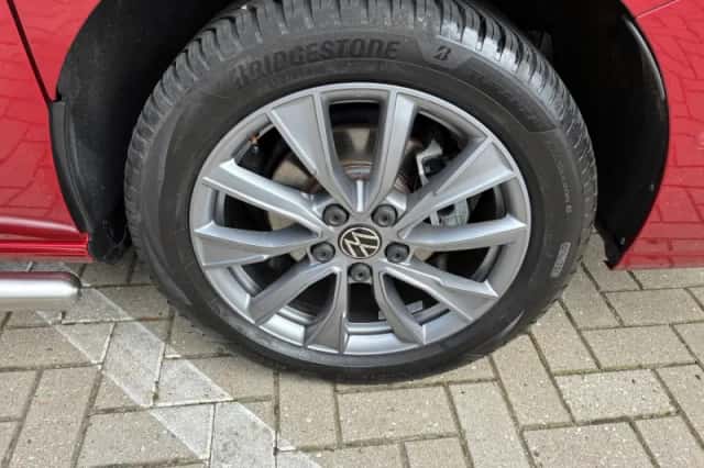Volkswagen Multivan (2023) thumbnail 3