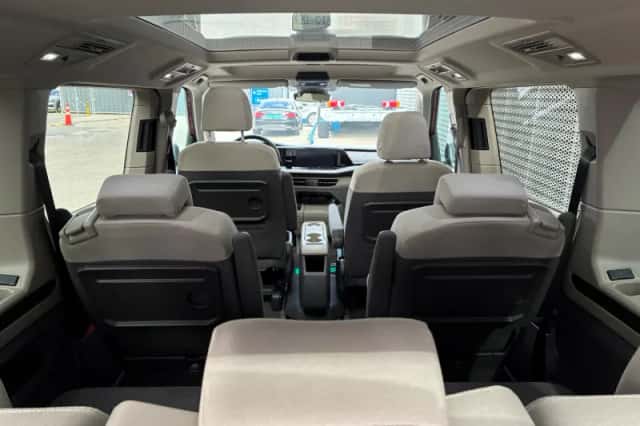 Volkswagen Multivan (2023) thumbnail 5