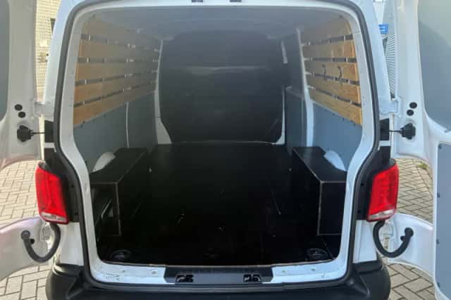 Volkswagen Transporter (2024) thumbnail 6