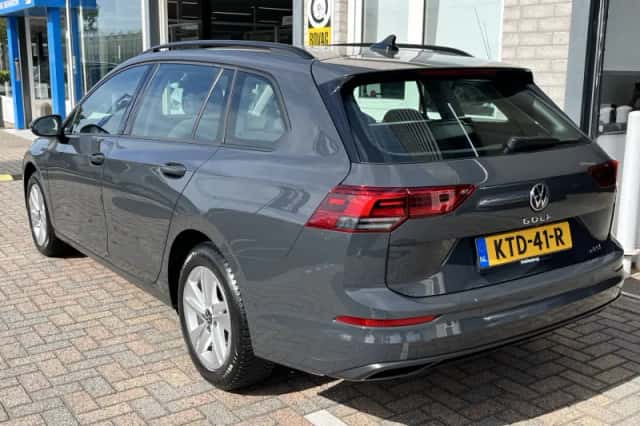 Volkswagen Golf (2022) thumbnail 5