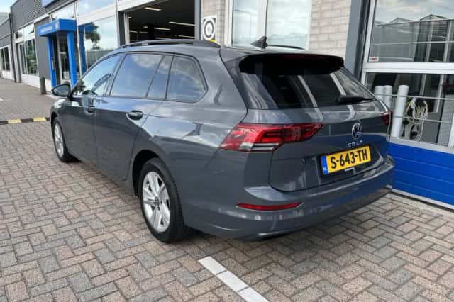 Volkswagen Golf (2022) thumbnail 5