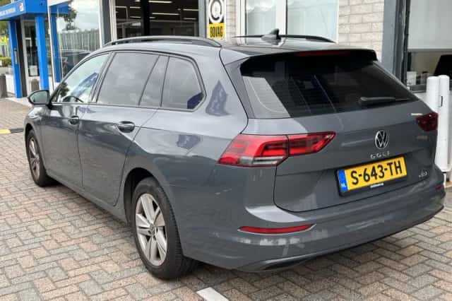 Volkswagen Golf (2022) thumbnail 5