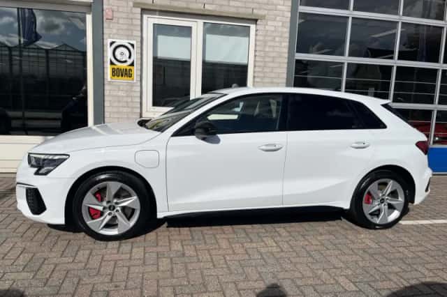 Audi A3 (2021) thumbnail 2