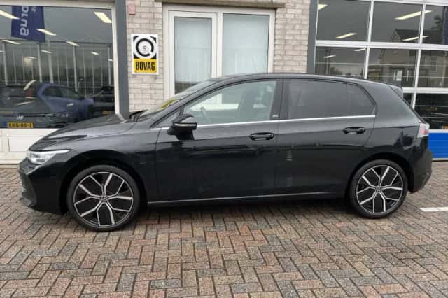 Volkswagen Golf (2025) thumbnail 2