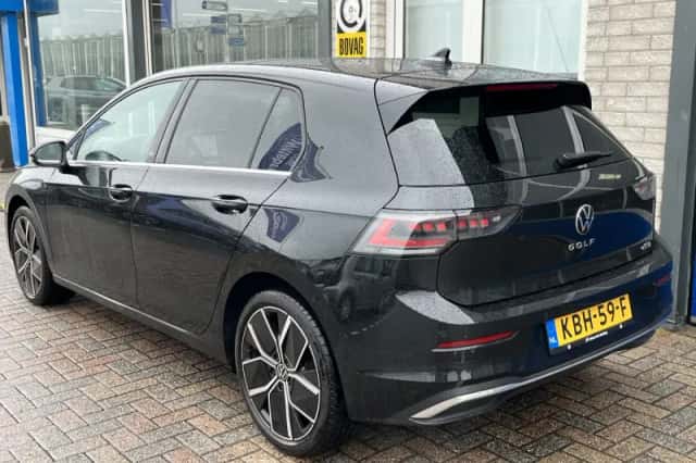 Volkswagen Golf (2025) thumbnail 5