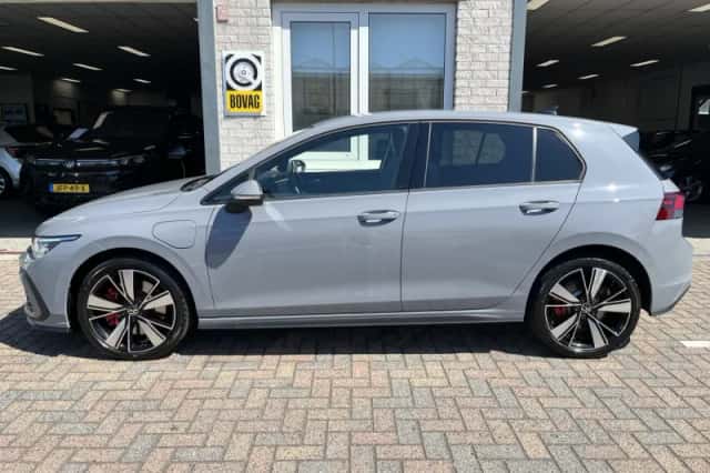 Volkswagen Golf (2021) thumbnail 2