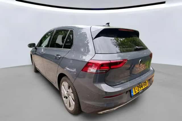 Volkswagen Golf (2021) thumbnail 2