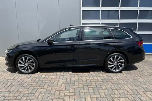 Škoda Octavia (2021) thumbnail 2