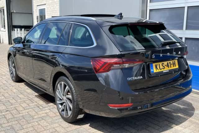 Škoda Octavia (2021) thumbnail 5