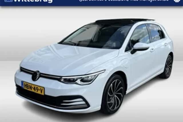 Volkswagen Golf (2021) thumbnail 1