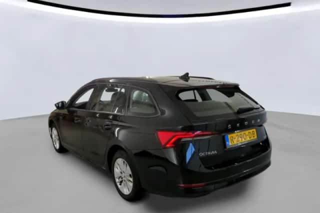 Škoda Octavia (2022) thumbnail 2