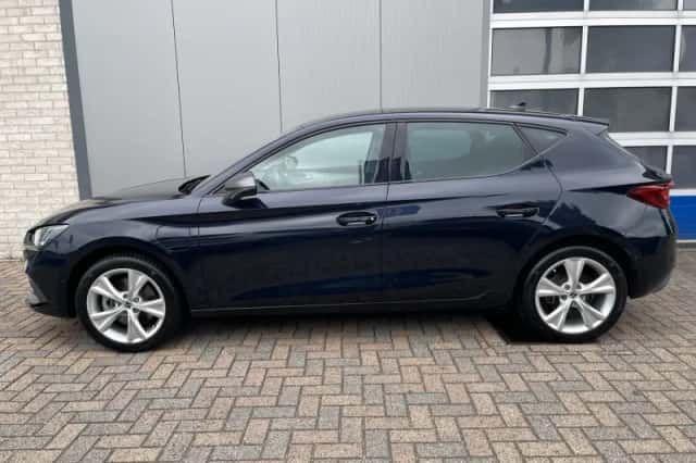 SEAT Leon (2023) thumbnail 2