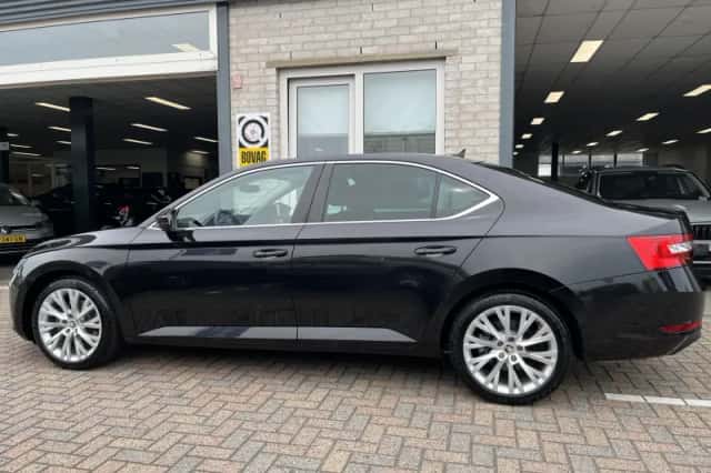 Škoda Superb (2021) thumbnail 2