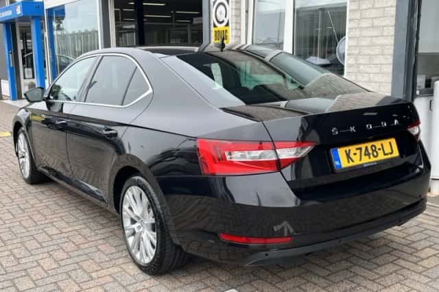 Škoda Superb (2021) thumbnail 5