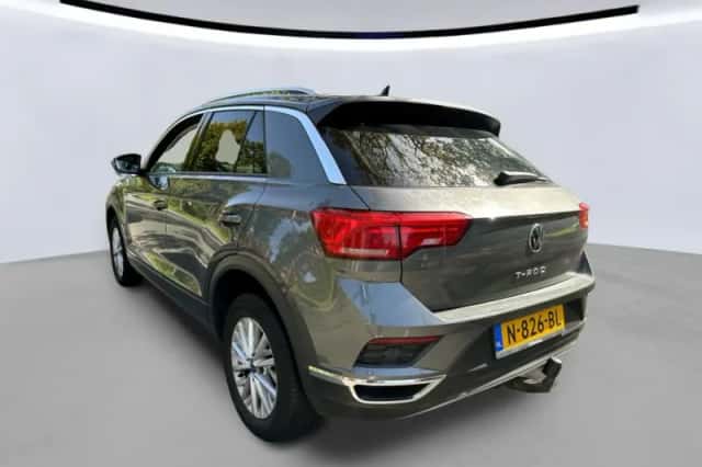 Volkswagen T-Roc (2021) thumbnail 2