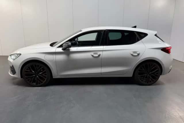 CUPRA Leon (2022) thumbnail 2