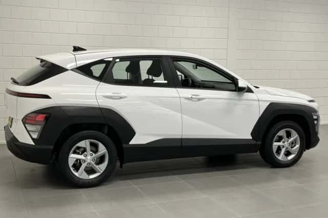 Hyundai Kona (2024) thumbnail 4