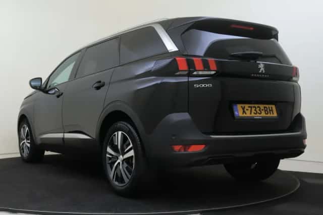 Peugeot 5008 (2023) thumbnail 4