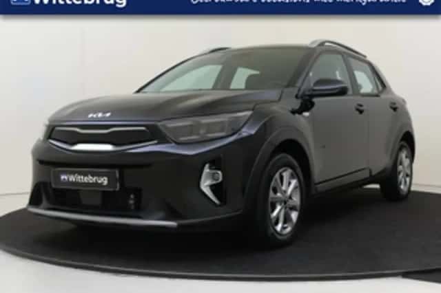 Kia Stonic (2023) thumbnail 1