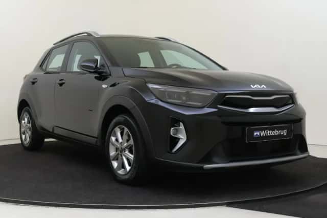 Kia Stonic (2023) thumbnail 3