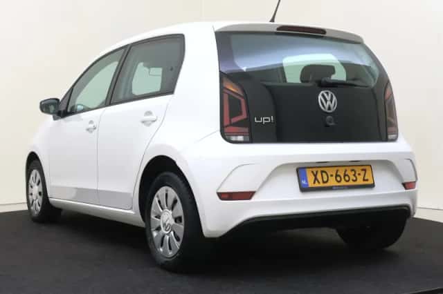 Volkswagen Up! (2018) thumbnail 4