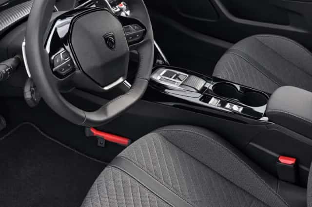 Peugeot 2008 (2025) thumbnail 5