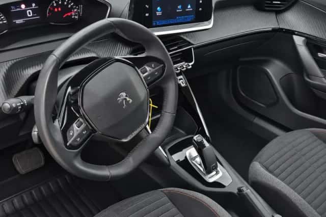 Peugeot 2008 (2021) thumbnail 4