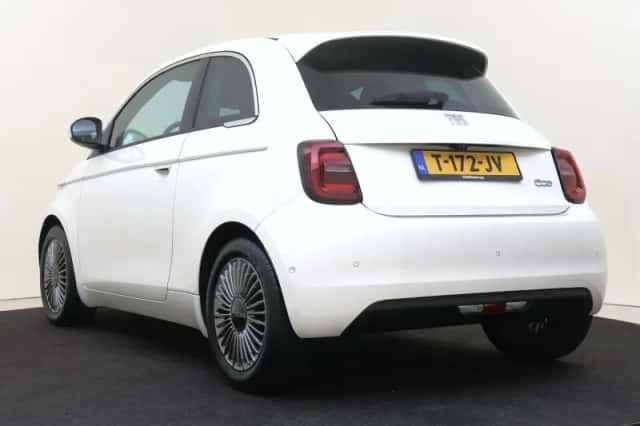 Fiat 500 (2023) thumbnail 4