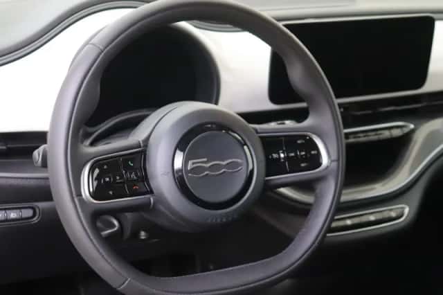 Fiat 500 (2023) thumbnail 6