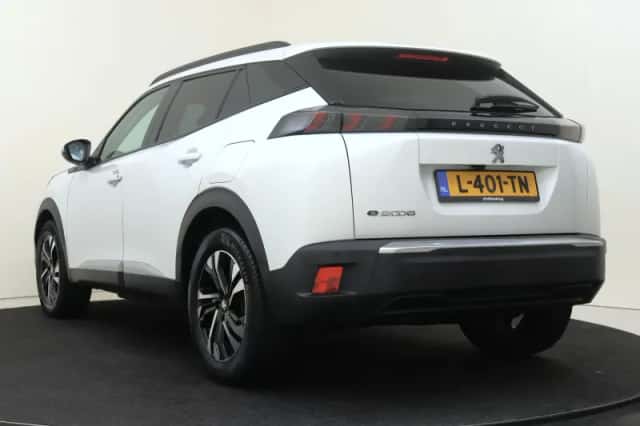 Peugeot e-2008 (2021) thumbnail 4