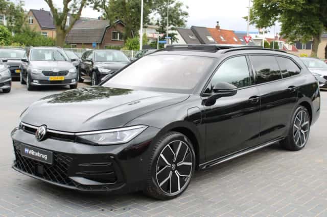 Volkswagen Passat (2025) thumbnail 4