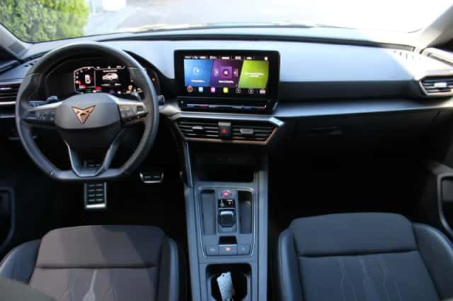 CUPRA Leon (2022) thumbnail 4