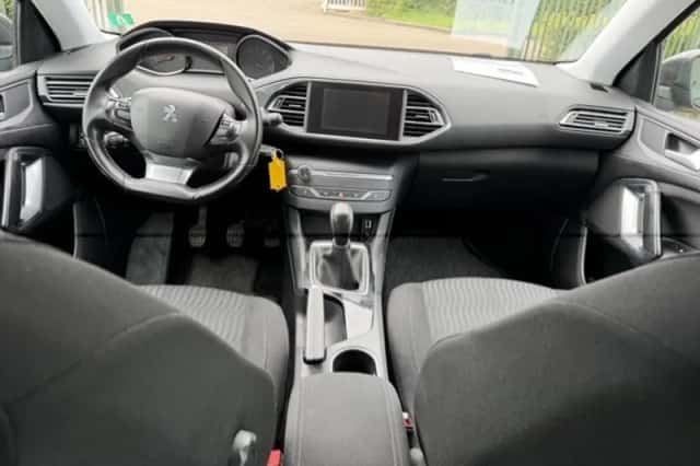 Peugeot 308 (2015) thumbnail 5