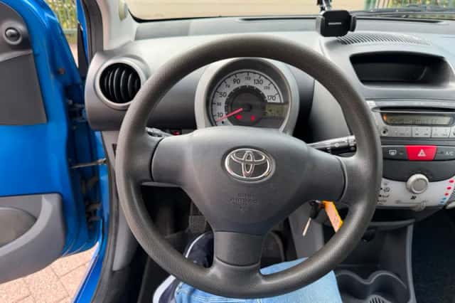 Toyota Aygo (2010) thumbnail 5