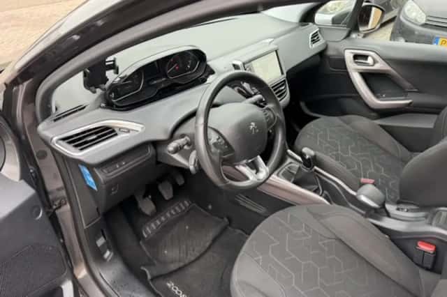Peugeot 2008 (2015) thumbnail 4