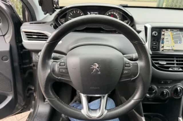 Peugeot 2008 (2015) thumbnail 5