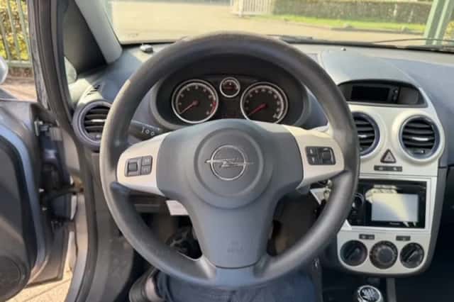 Opel Corsa (2008) thumbnail 5