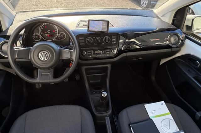 Volkswagen Up! (2015) thumbnail 6