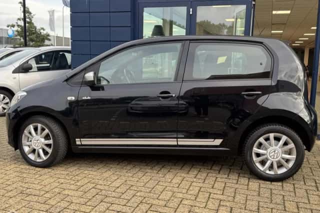 Volkswagen Up! (2016) thumbnail 4